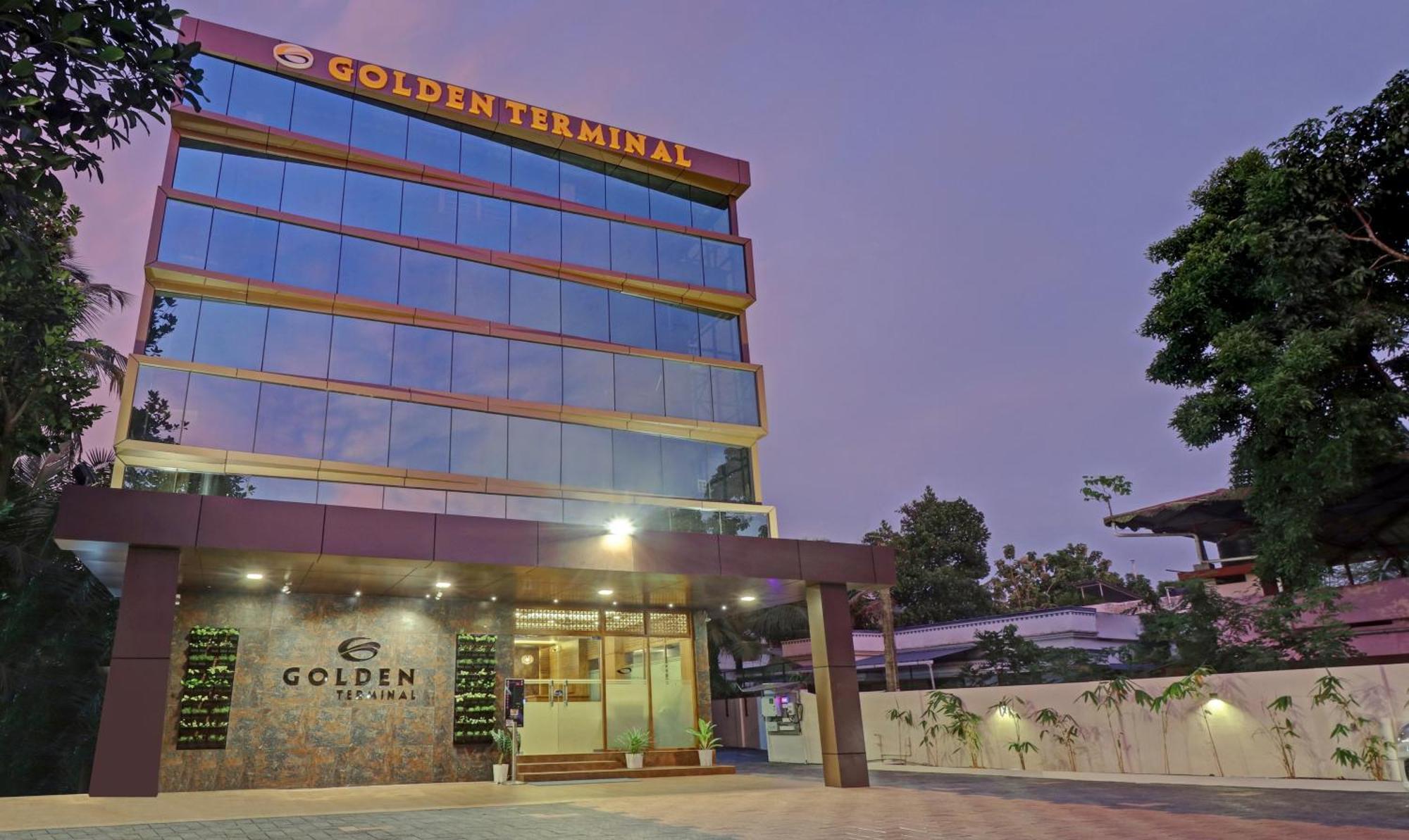 Отель Treebo Golden Terminal, Kochi Airport Экстерьер фото