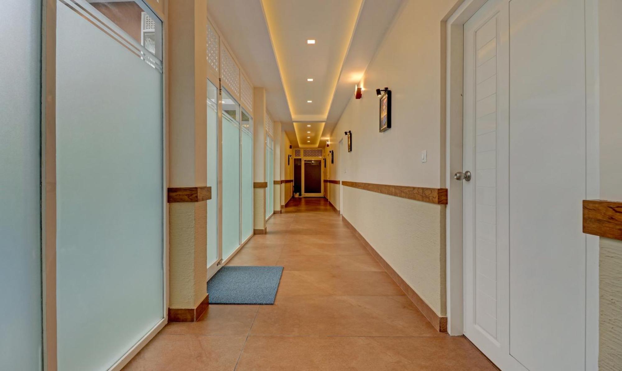 Отель Treebo Golden Terminal, Kochi Airport Экстерьер фото